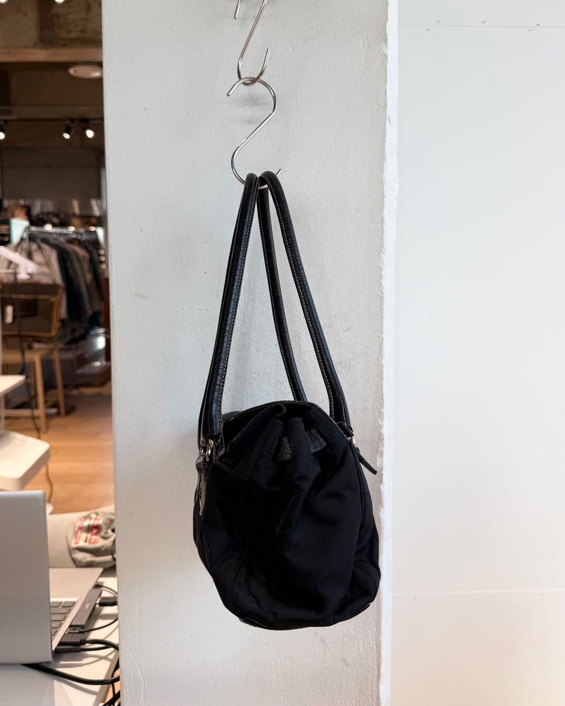 프라다 블랙 포코노 버클 바게트 숄더백  상품이미지6