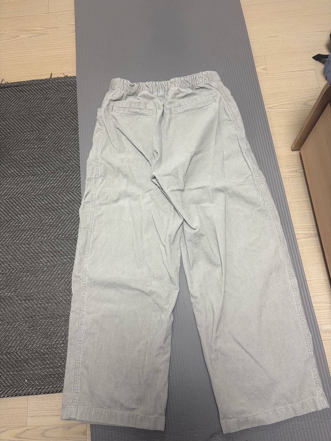 유니클로 JW앤더슨 코듀로이 워크팬츠 그레이(S) 상품이미지4