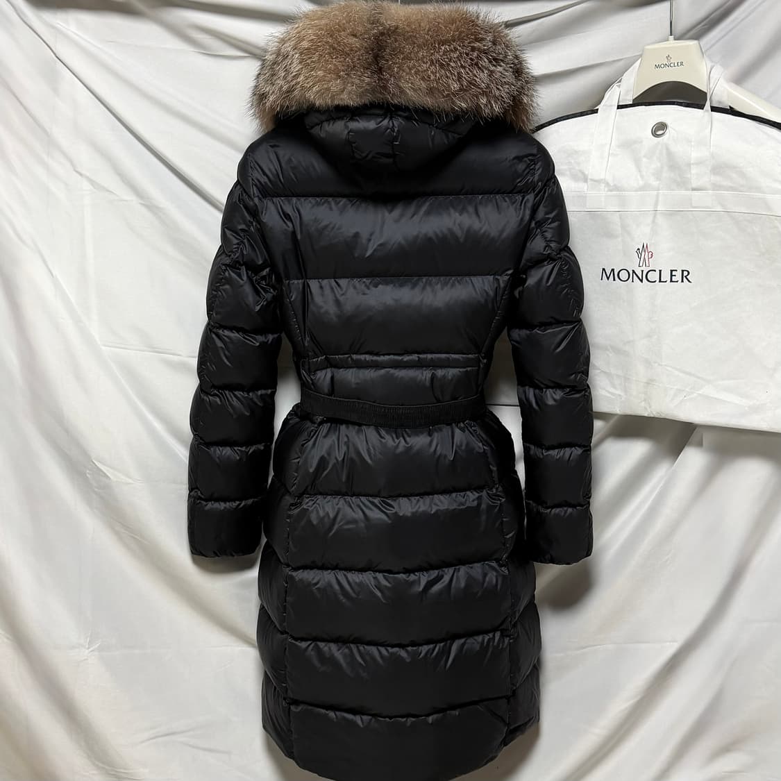 [S+급/0] 몽클레어 보에딕 여성패딩 블랙 폭스퍼 풀구성 상품이미지4