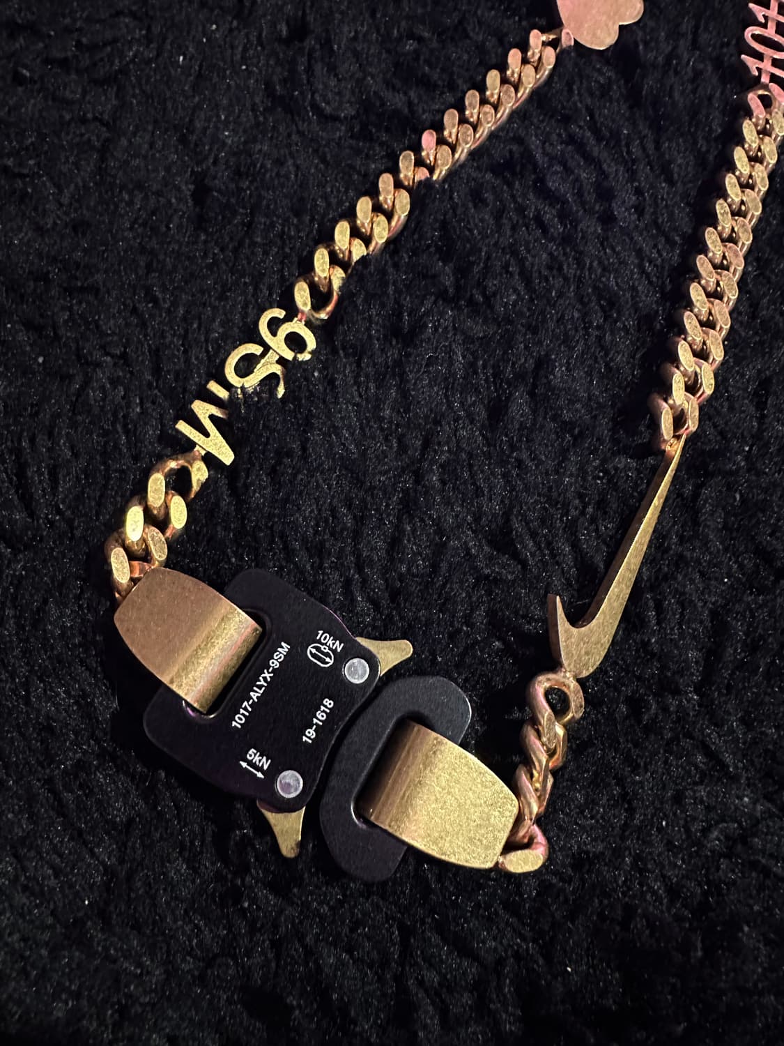 알릭스 나이키 히어로 체인 목걸이 골드모델 상품이미지1