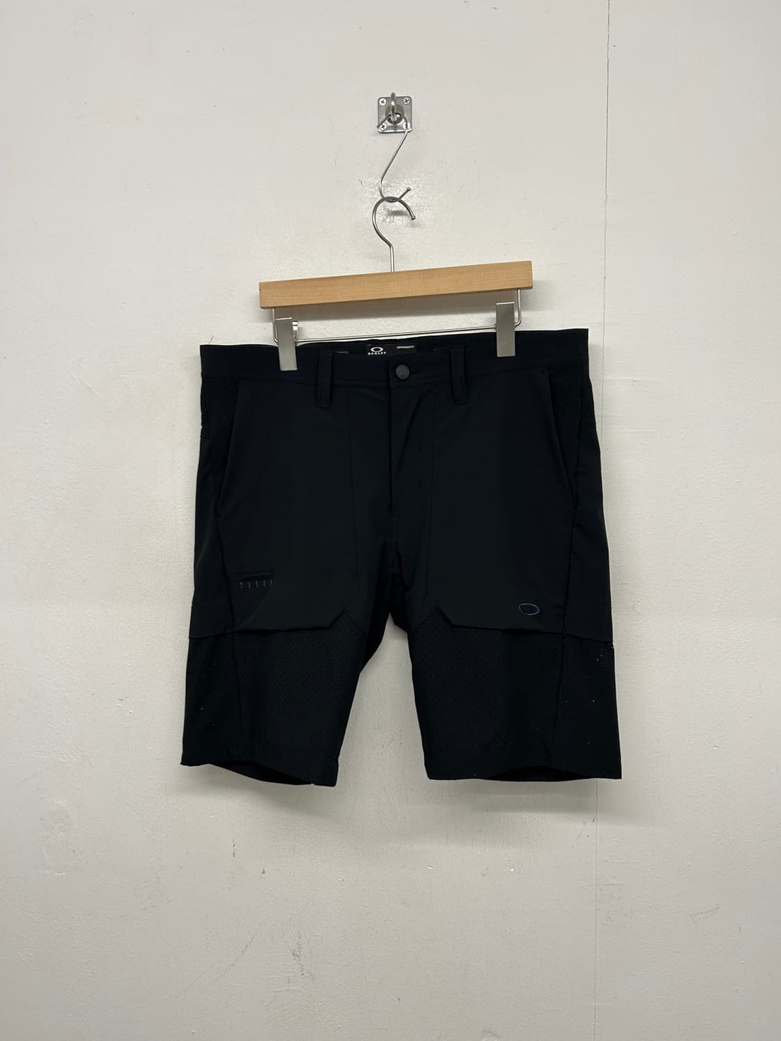 오클리 퍼포먼스 핏 메쉬 반바지 상품이미지1