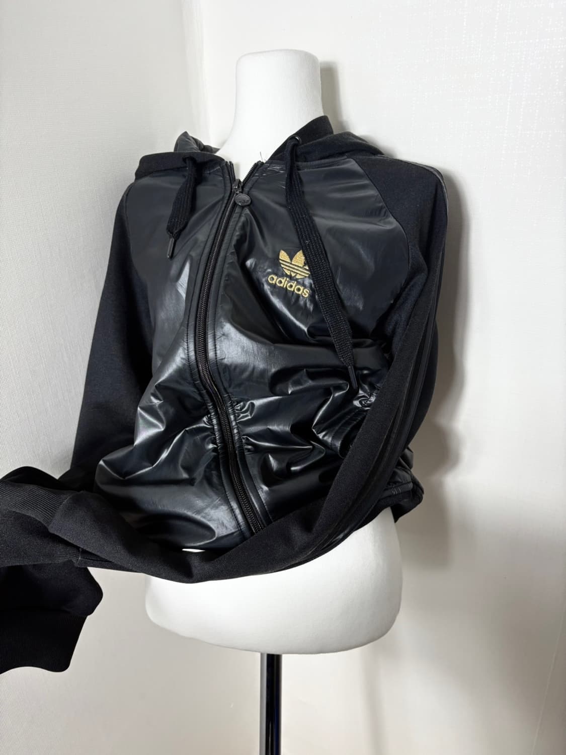 아디다스 블랙 유광 져지 상품이미지3