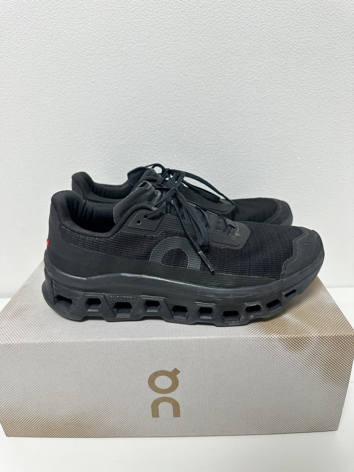 온러닝 클라우드몬스터 보이드 블랙 275 팝니다. 상품이미지4