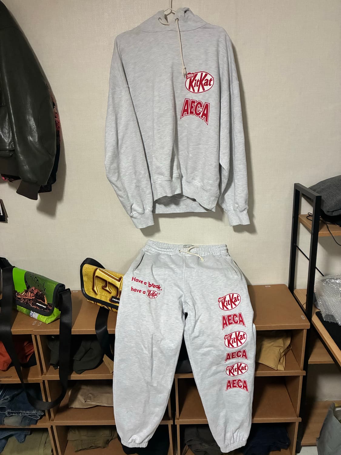에이카화이트 x 킷캣 트레이닝 셋업  상품이미지1
