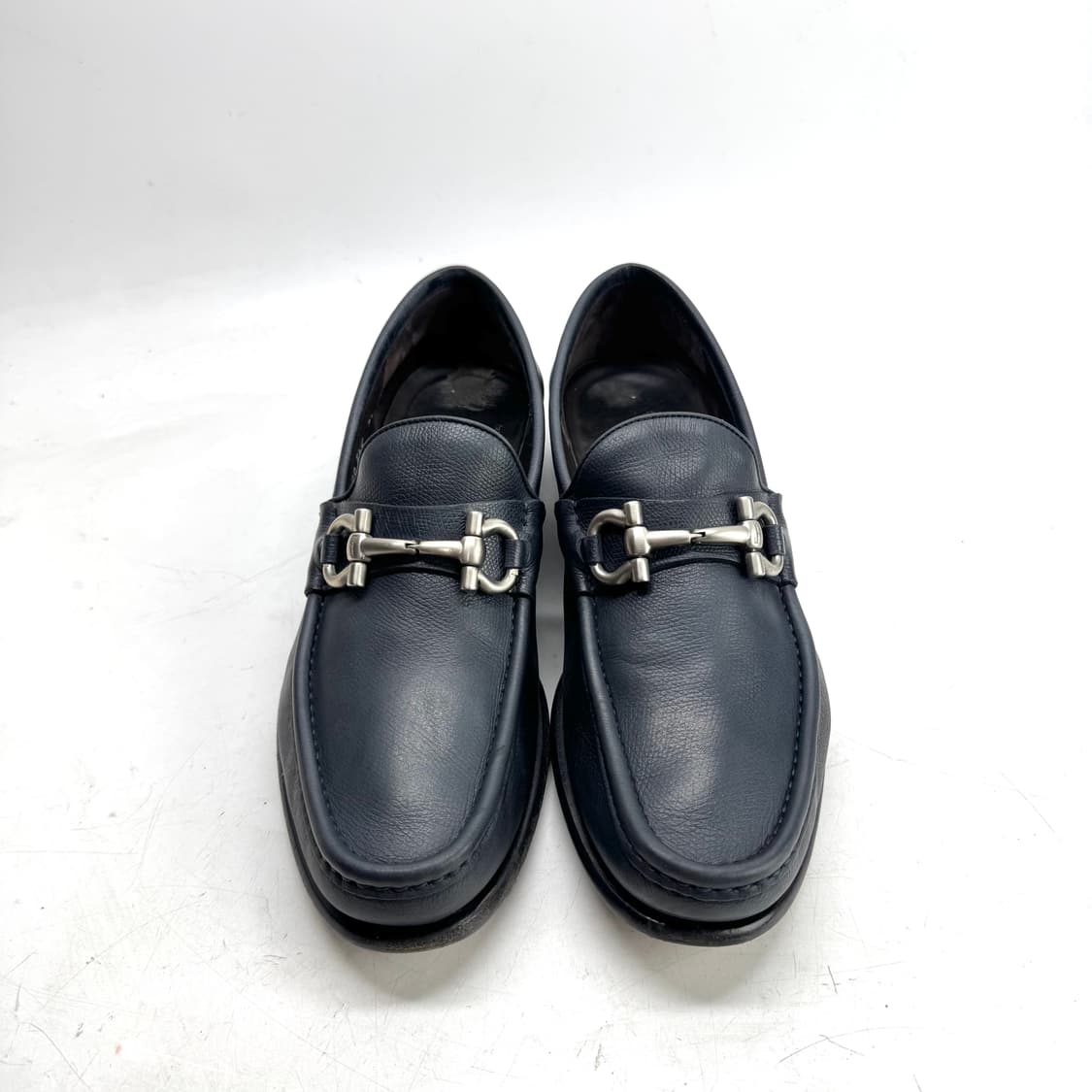 255) 페라가모 간치니 레더 로퍼 (다크네이비) 상품이미지4