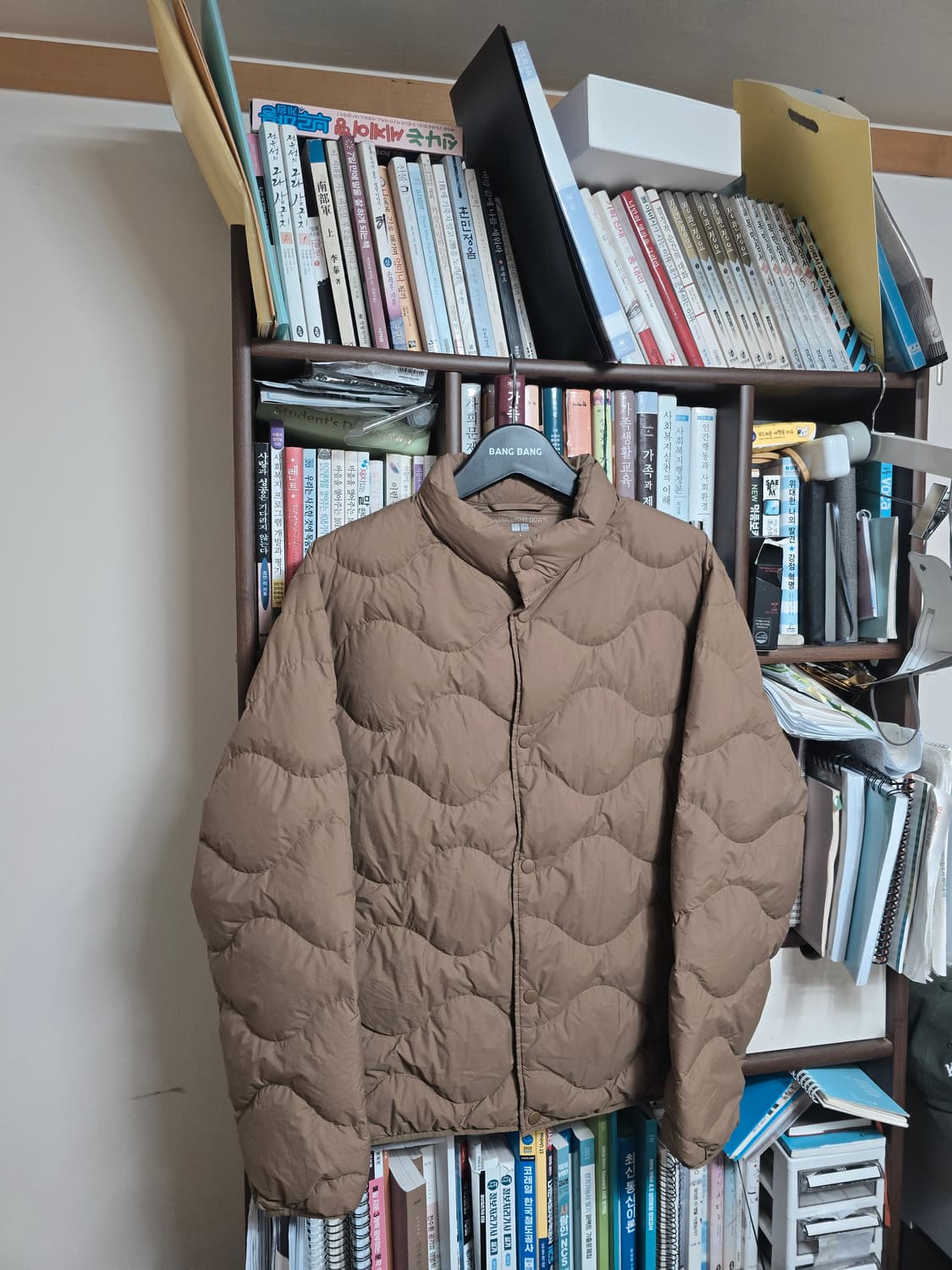 유니클로 울트라라이트다운 웨이브 퀄트 경량패딩

L 상품이미지1