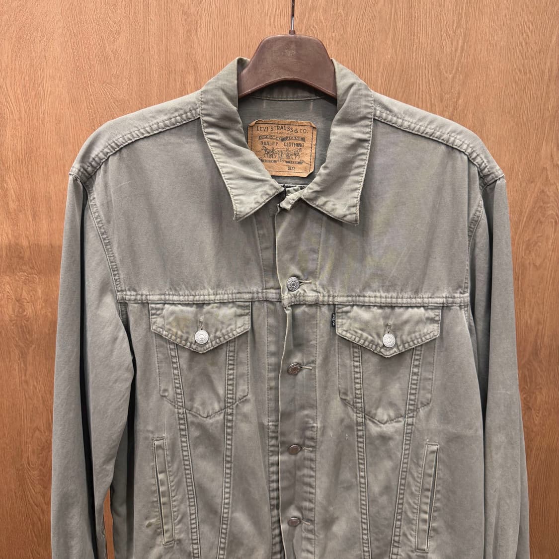 리바이스 코튼 트러커 자켓 투 포켓 디테일 레귤러핏 라이트 카키 상품이미지4