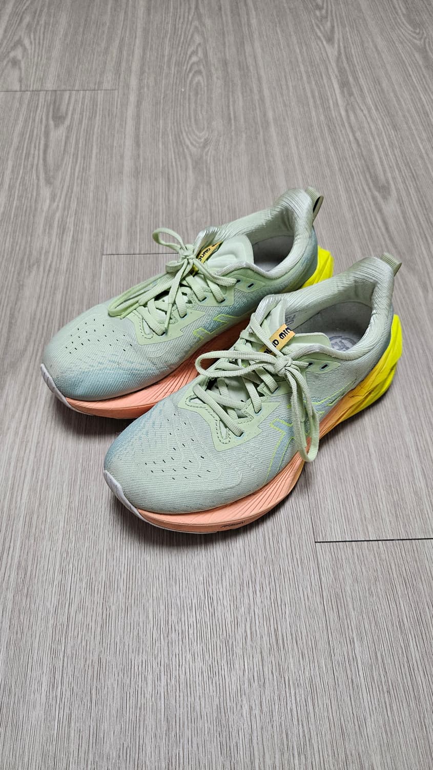 아식스 노바블라스트4 260사이즈 상품이미지1