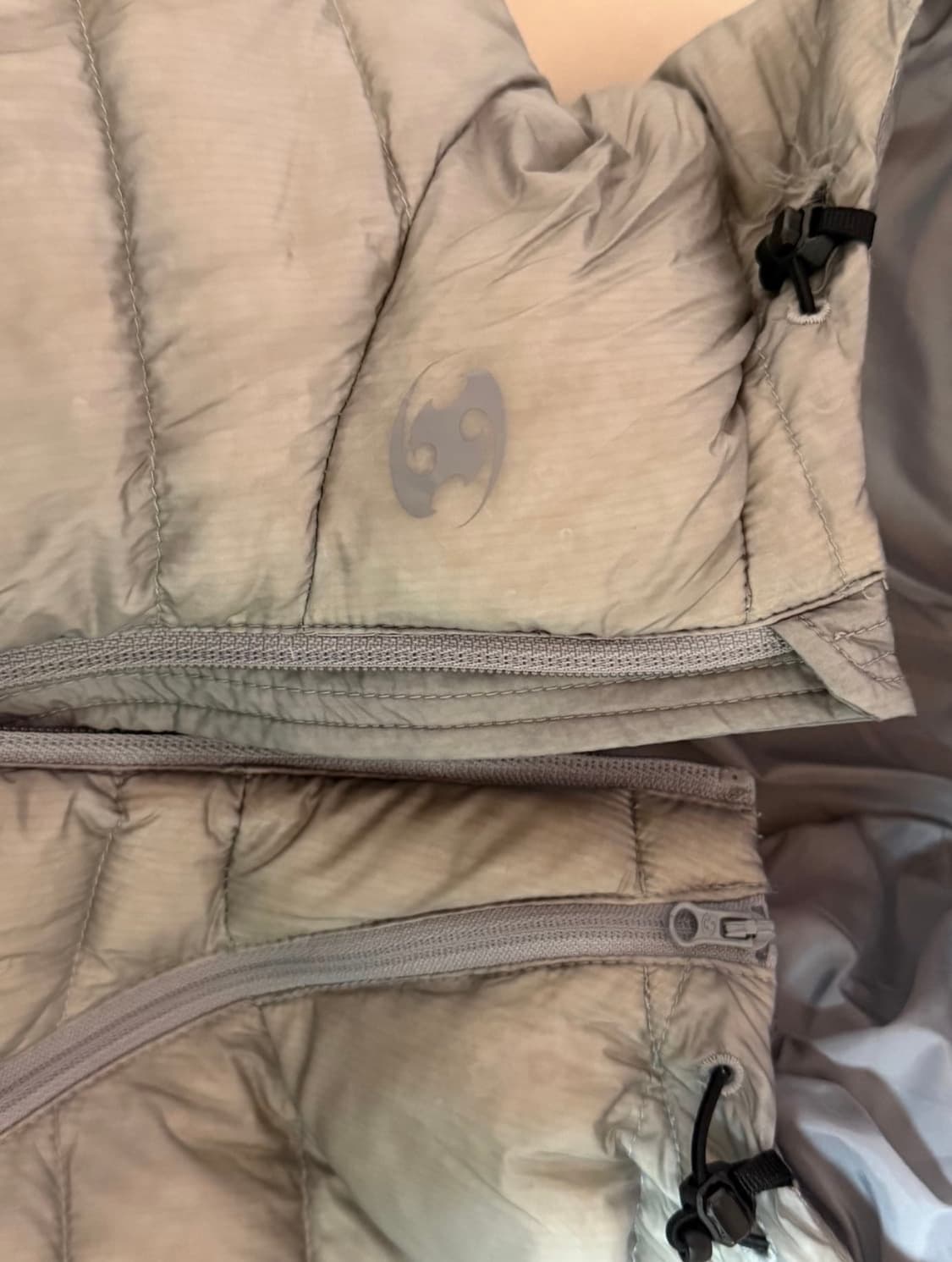 산산기어 서픽스 푸퍼 자켓 그레이 - 24FW 1 상품이미지4