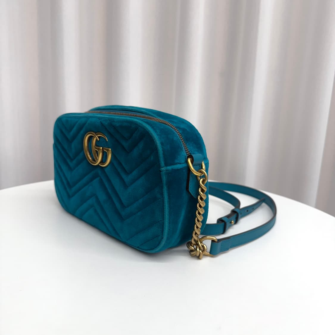 [정품] 구찌 벨벳 마틀라세 GG 마몽 스몰 크로스백 상품이미지3