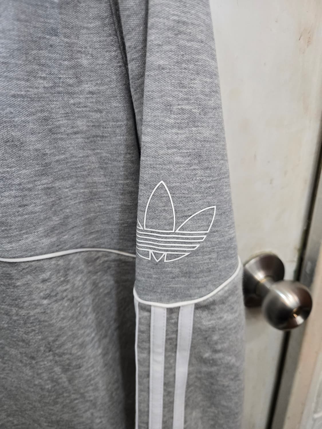 M,95)) 아디다스 아웃라인 플리스 크루 맨투맨! 정가79000 상품이미지2