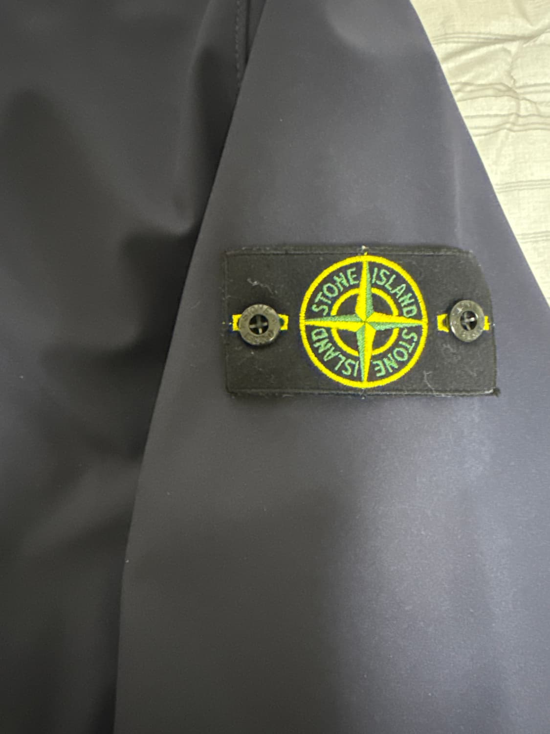 스톤 아일랜드 40427 라이트 소프트 쉘 후드 블루종 네이비 블루 - 상품이미지2