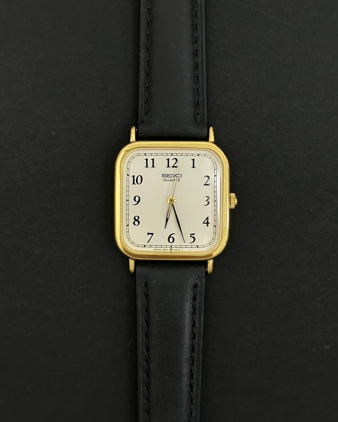 세이코 탱크 골드 베젤 쿼츠 시계 상품이미지3
