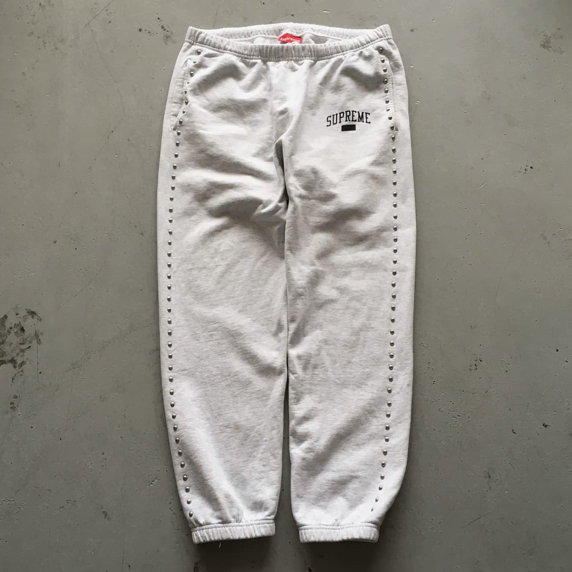 2018FW  Supreme Studded Sweat Pants 상품이미지4