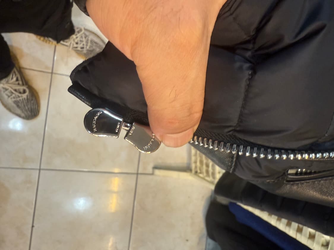 2/44-55 정품 몽클레어 모터 패딩 팝니다 상품이미지2