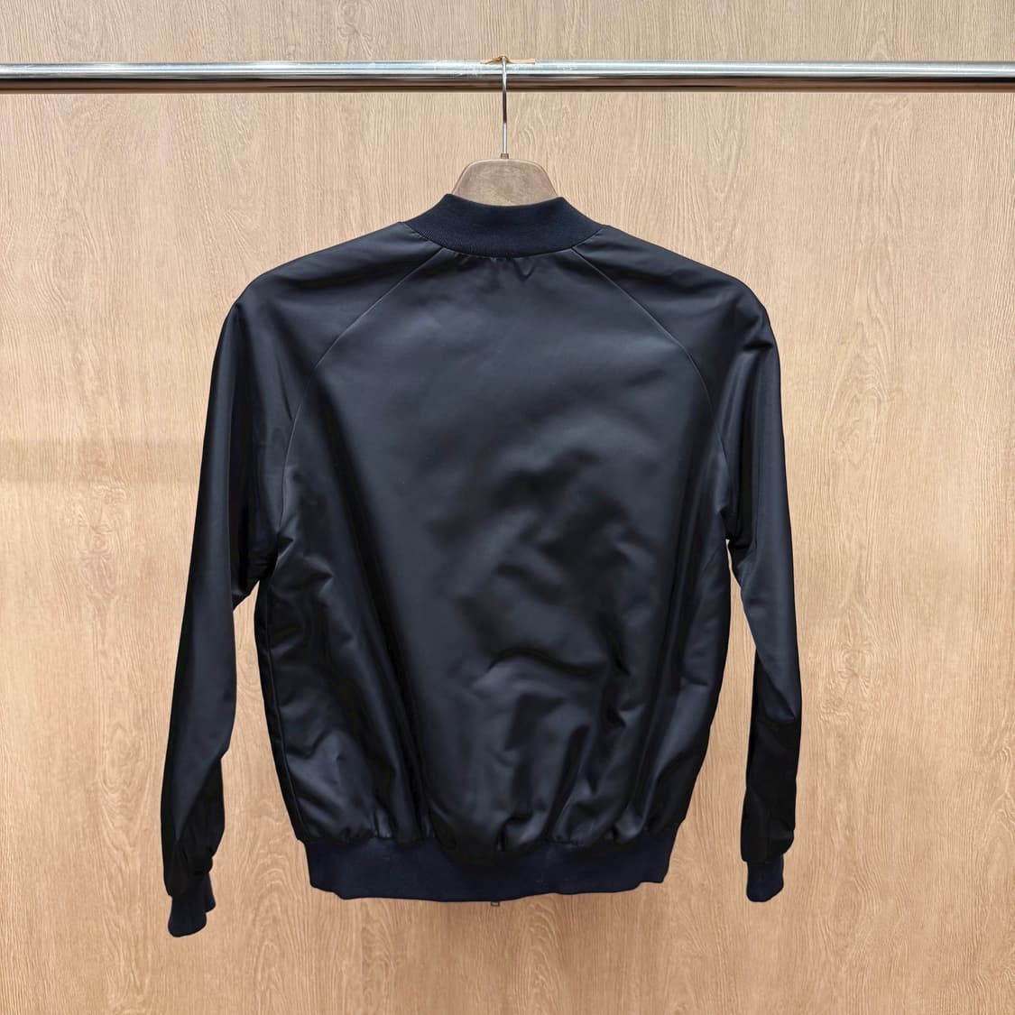 발렌티노 뷰티 나일론 블루종 집업 로고 자수 디테일 블랙 상품이미지3