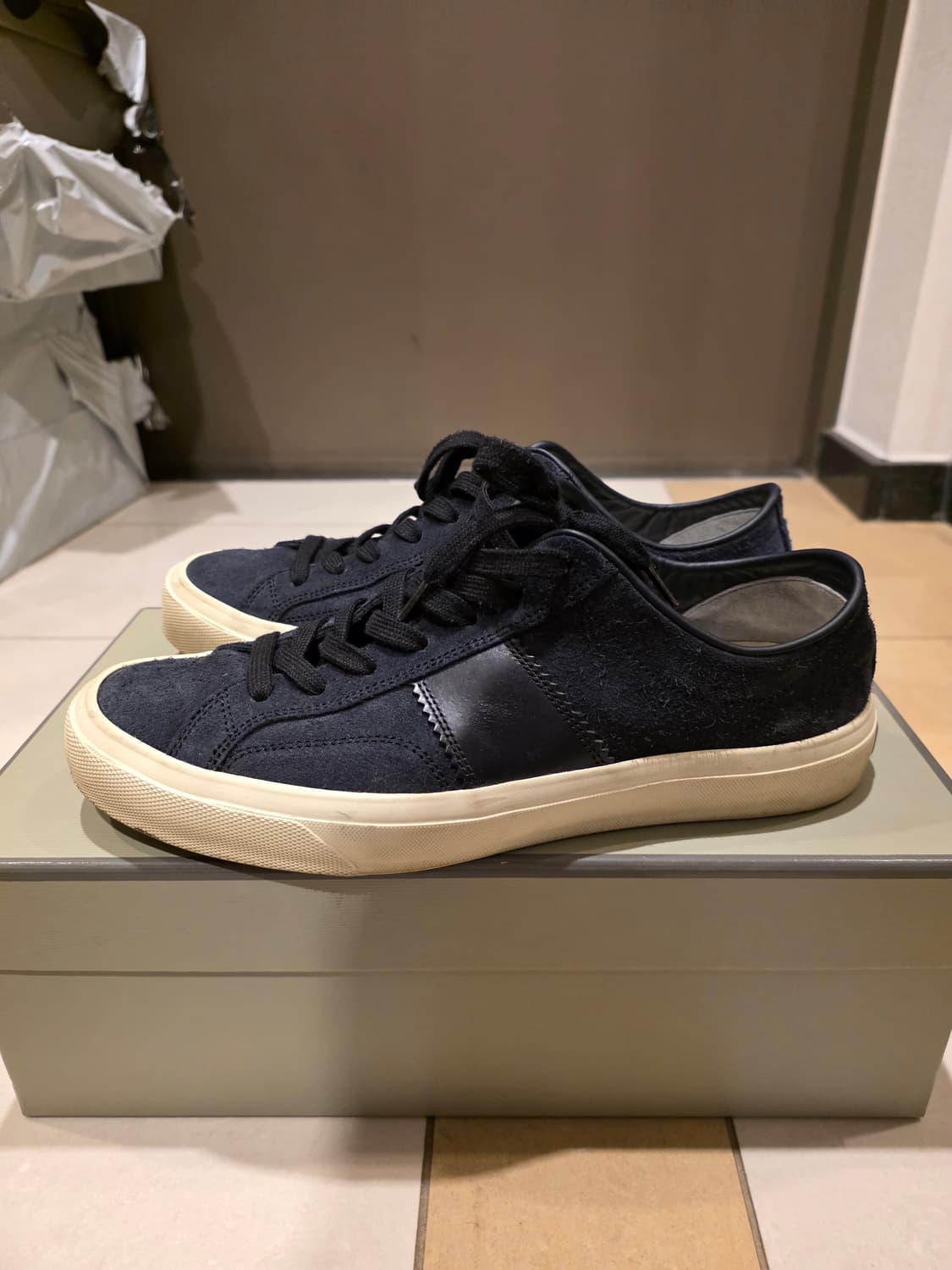 톰포드 스웨이드 캠브리지 스니커즈 네이비 상품이미지1