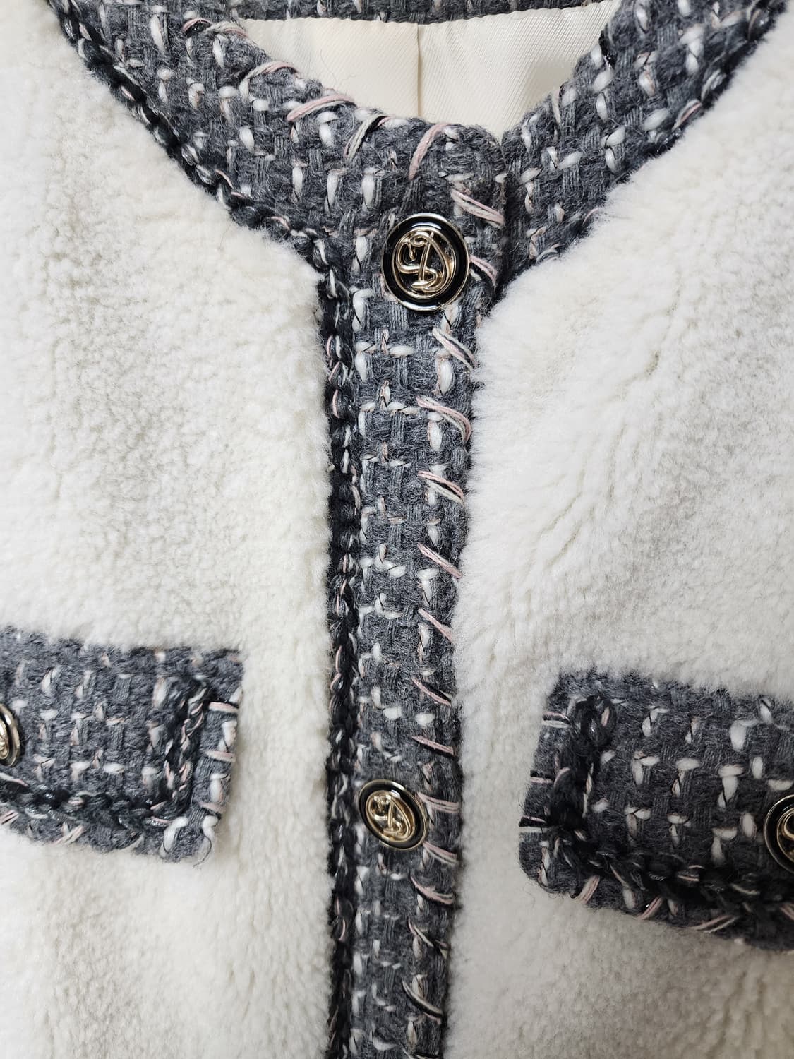 아이보리 컬러의 SJ SJ 뽀글이 트위드 자켓 상품이미지4