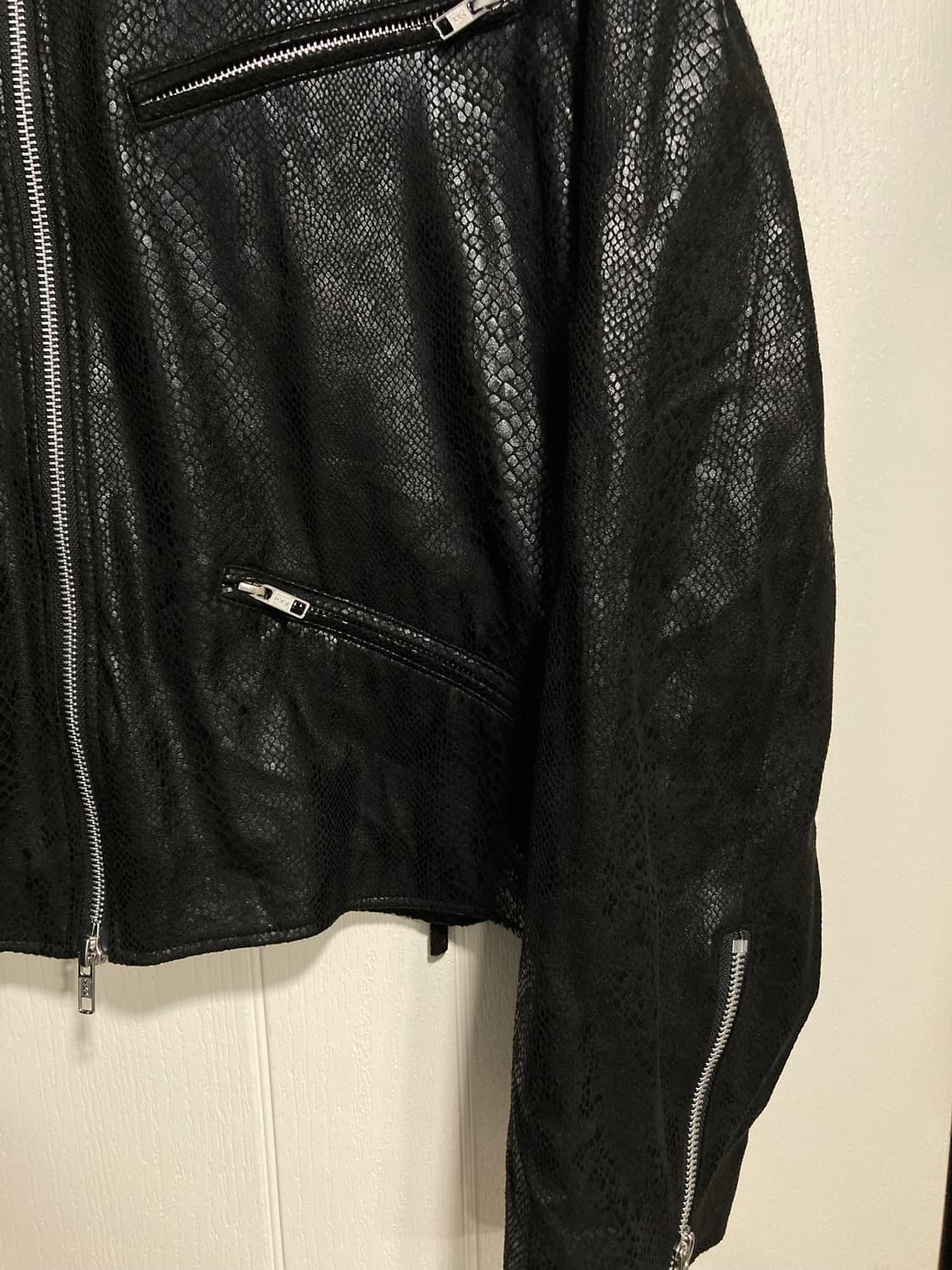 지저스온레스폴 스네이크 크롭 자켓 상품이미지4