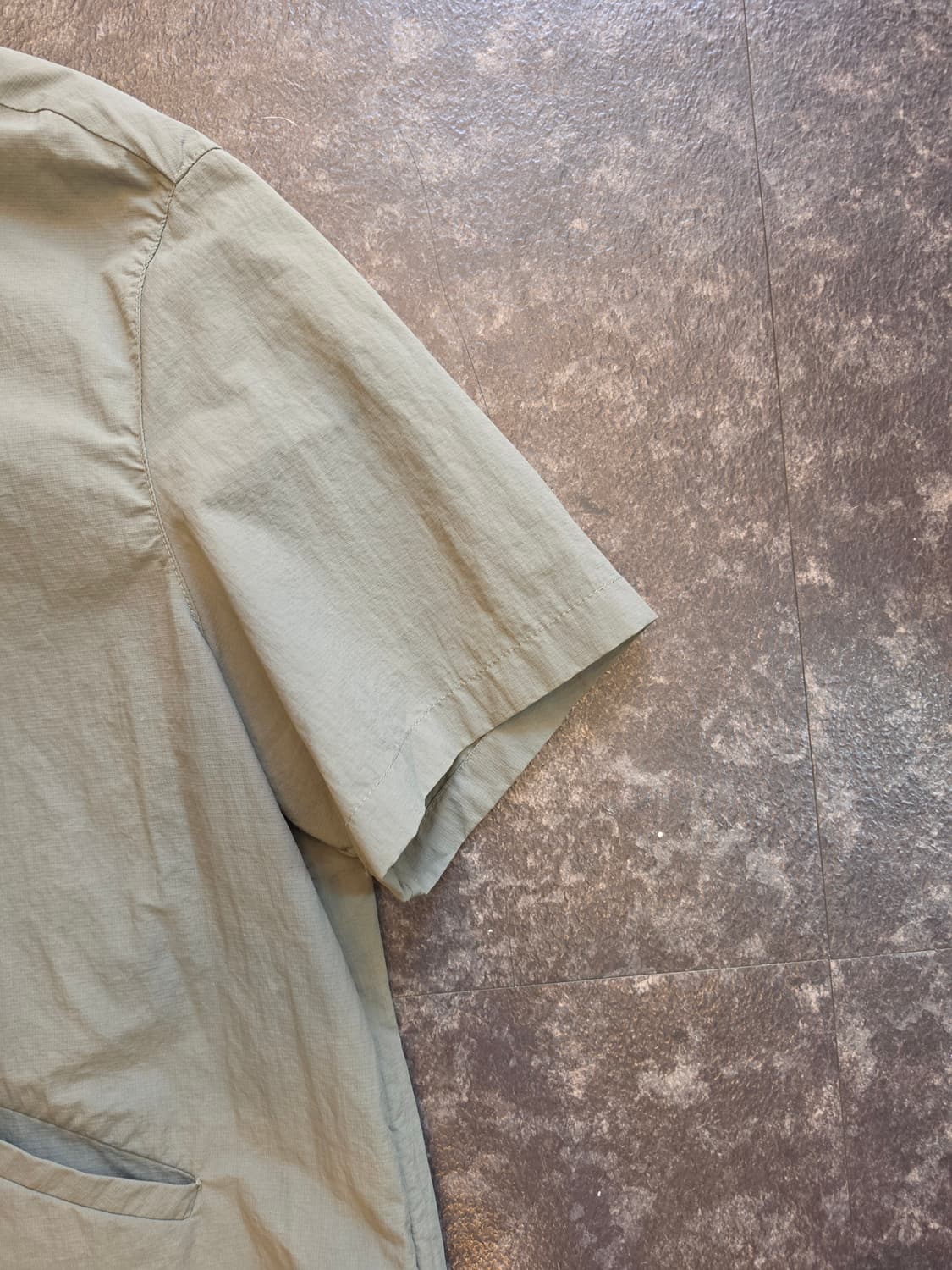 자라[ZARA] 카키 반팔 셔츠 - M 상품이미지4