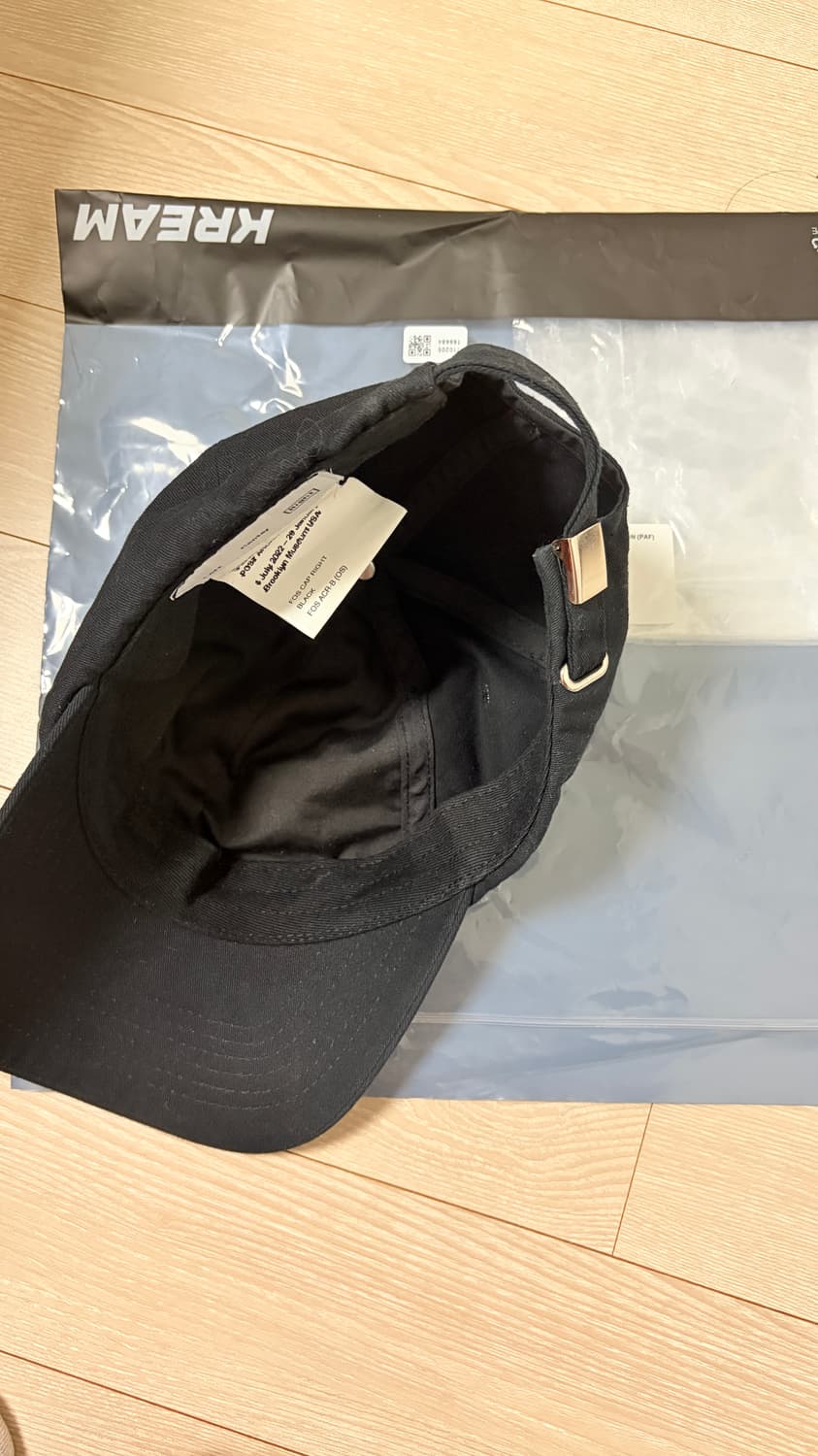 오프화이트 x 포스트 아카이브 팩션 피규어 오브 스피치 캡 라이트 블랙 상품이미지3