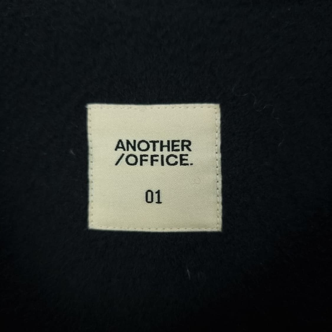 [어나더오피스] 오버사이즈 카라리스 모직 롱 코트 블랙 M18004 상품이미지6