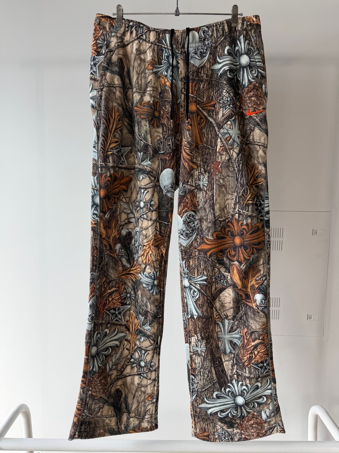 나이키 x 드레이크 녹타 x 크롬하츠 스웨트팬츠 리얼트리 카모 상품이미지1