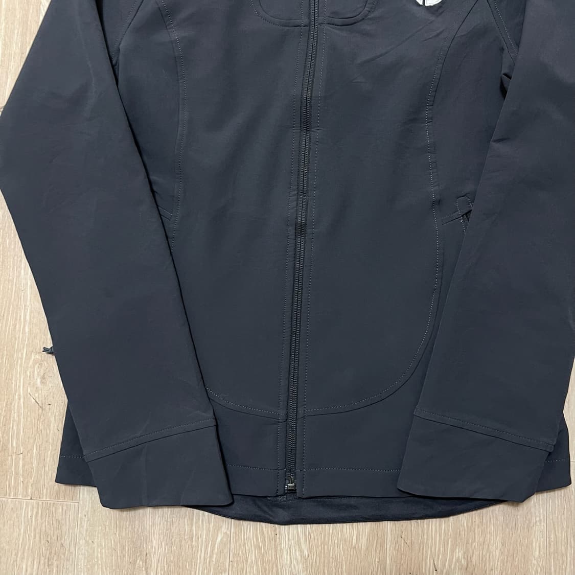 노스페이스 여성 소프트쉘 바람막이 자켓 M/95  상품이미지4