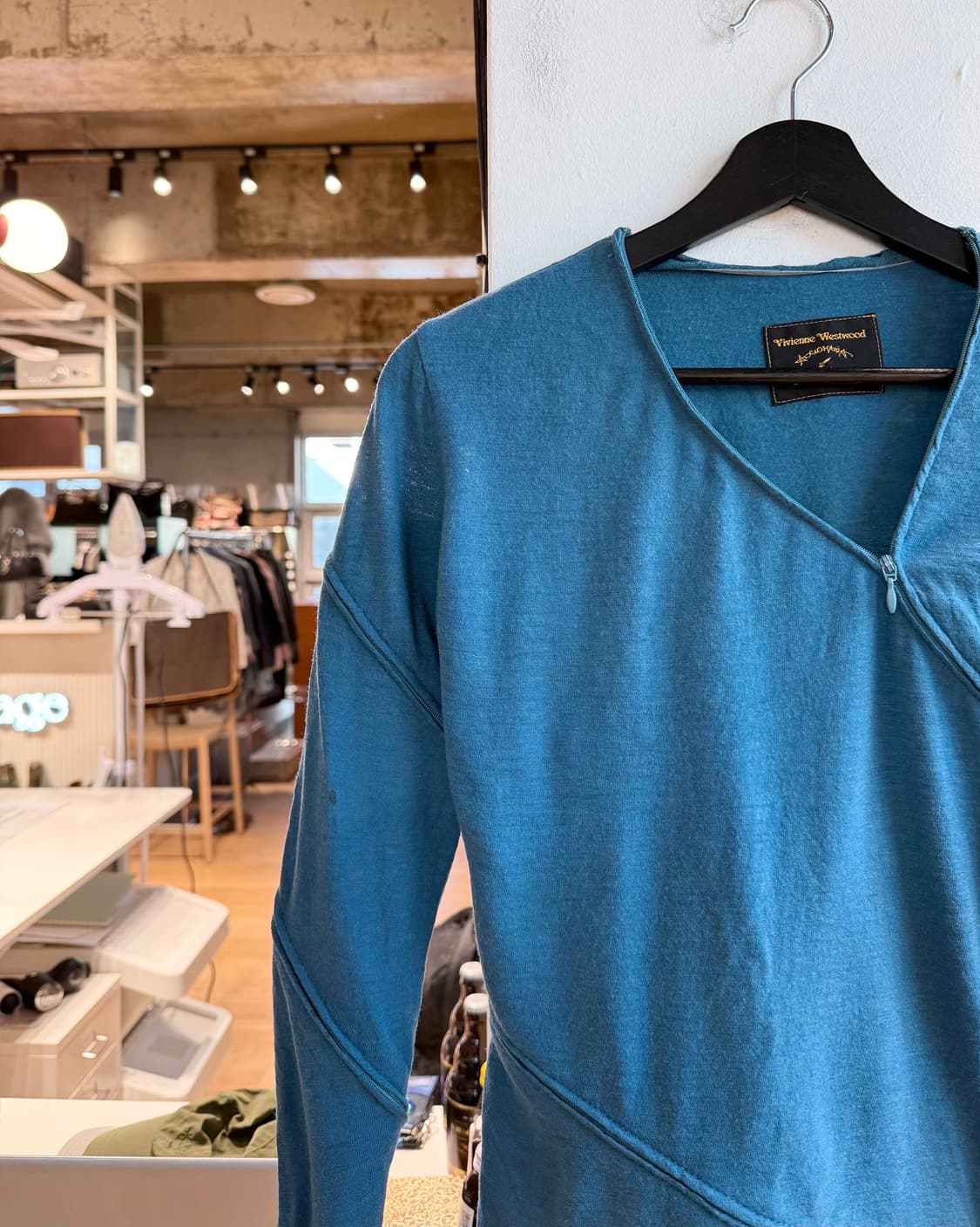 비비안 웨스트우드 블루 컷아웃 지퍼 롱슬리브  상품이미지4