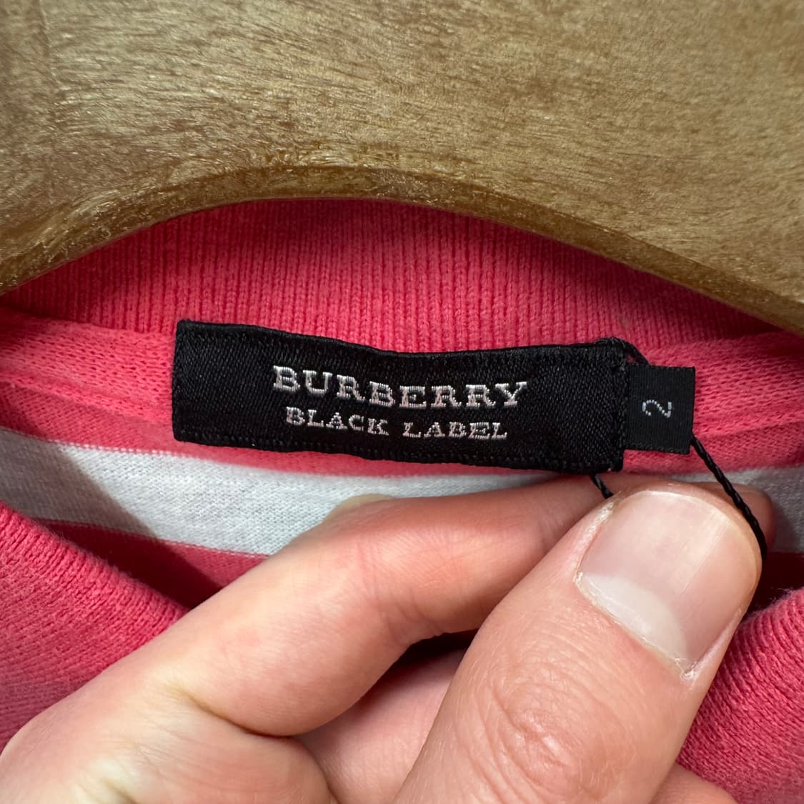 버버리 블랙 라벨 카라 반팔 티셔츠 전면 기사 로고 포인트 핑크 상품이미지6