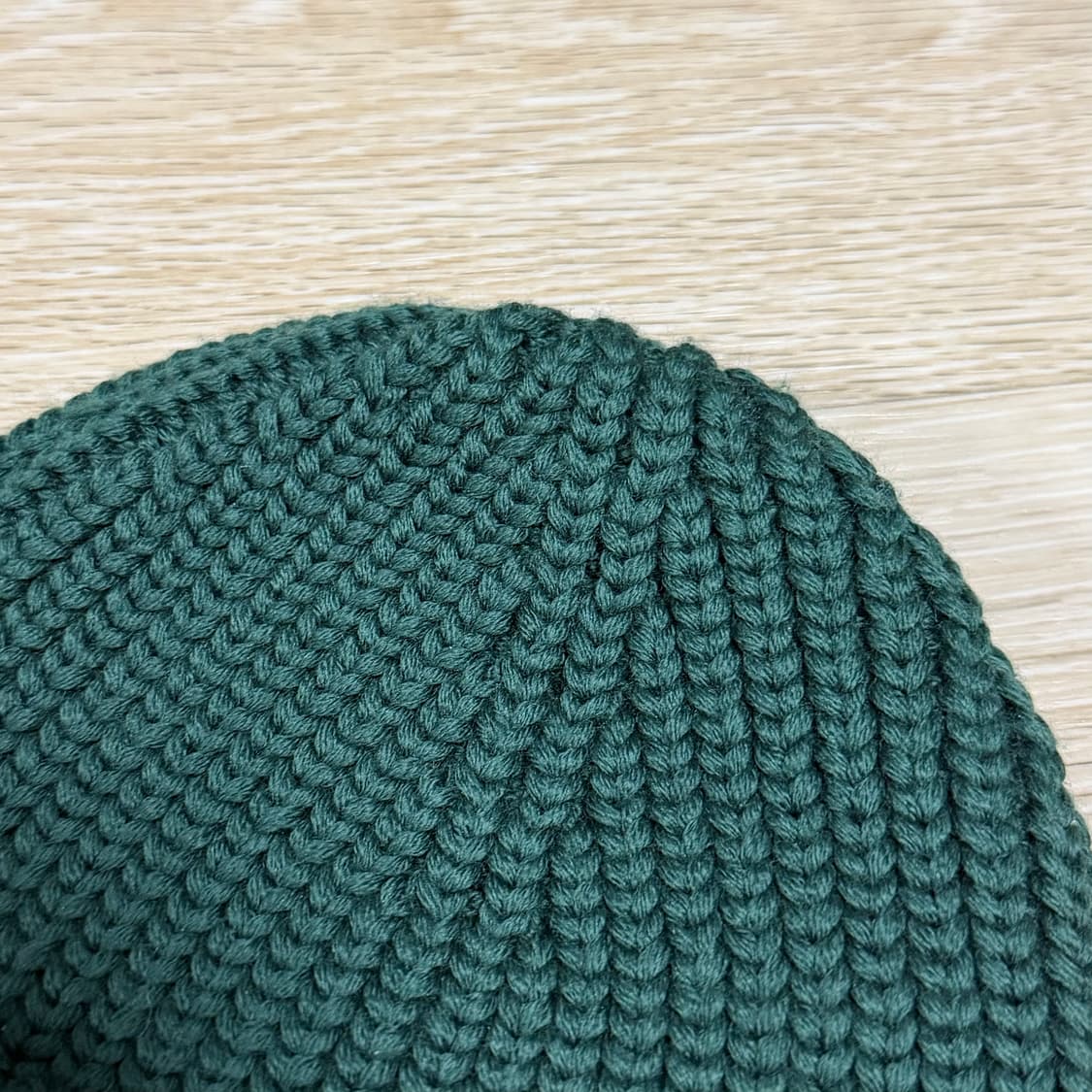 [S+급/OS] 오프화이트 로고 패치 비니 다크 그린 상품이미지3