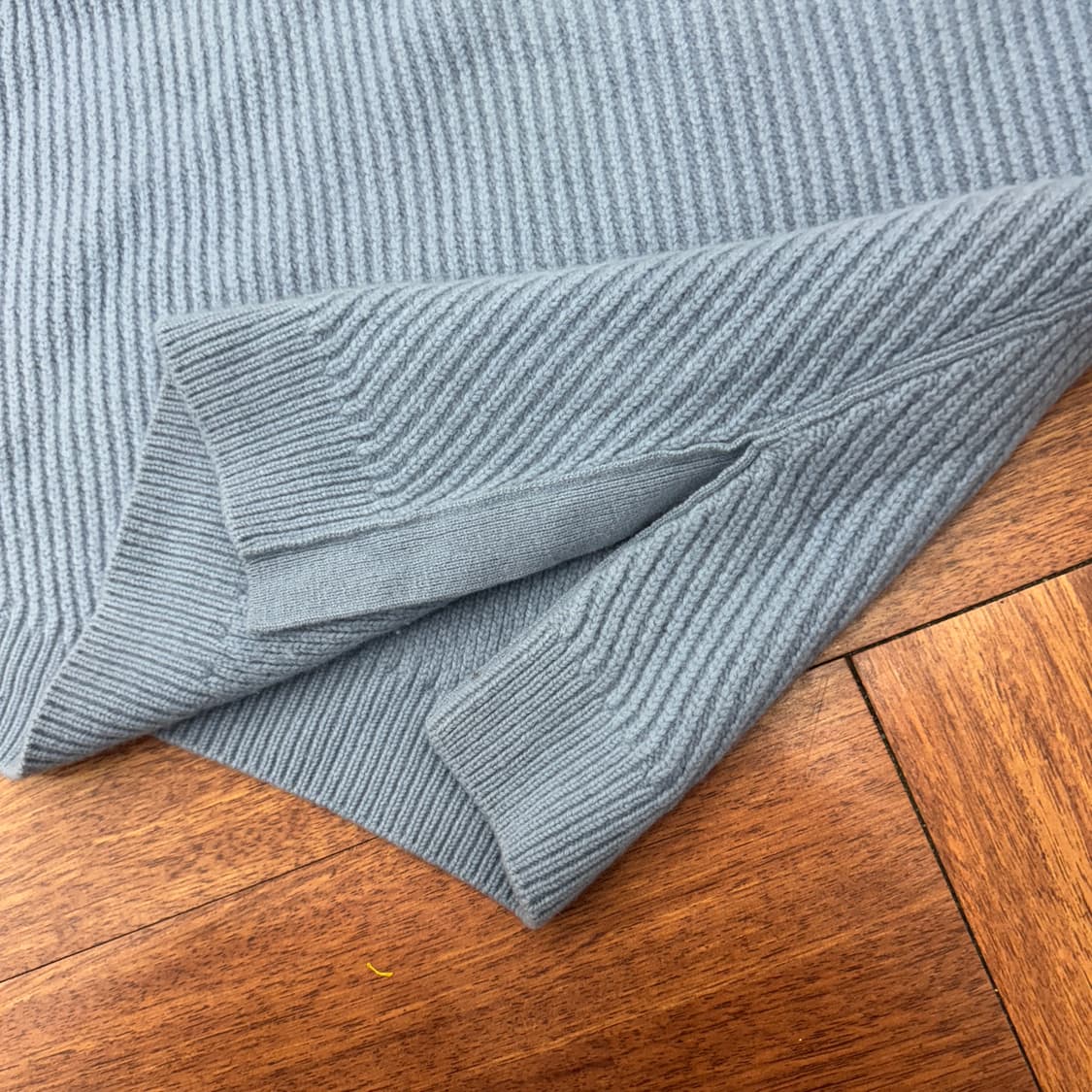 48(100)솔리드옴므 블루그레이 사선 조직 니트 스웨터 상품이미지5
