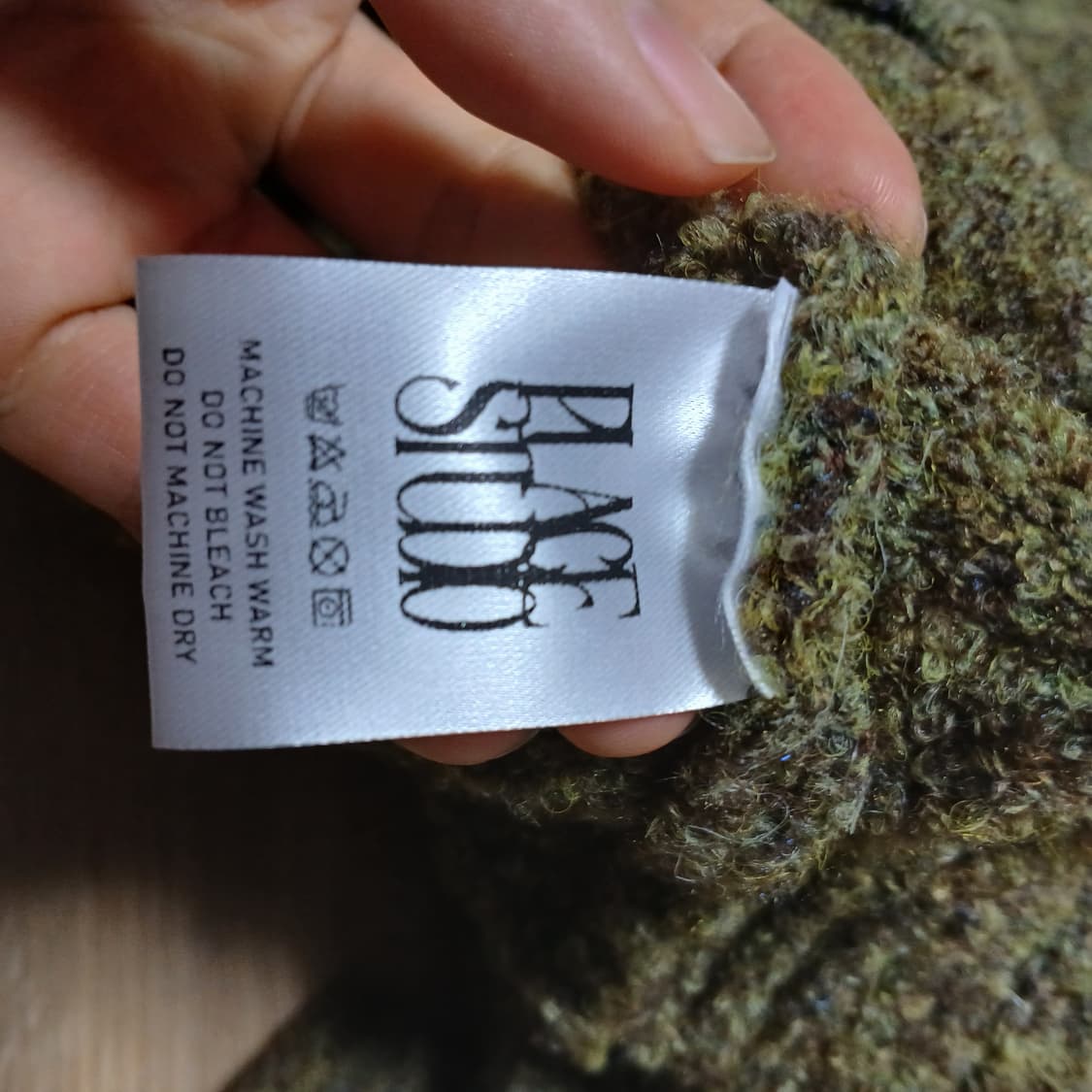 택붙은 미사용 플레이스스튜디오 아크릴 니트 오버핏 상품이미지7