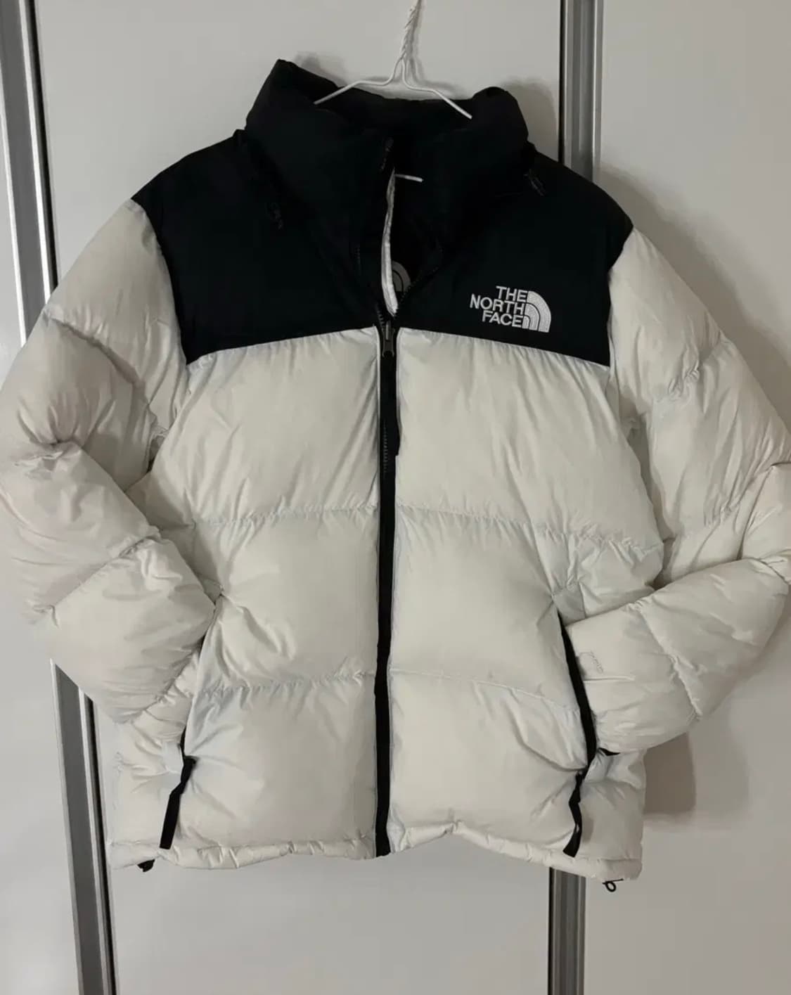 노스페이스 700 눕시 패딩 블랙/화이트 상품이미지1