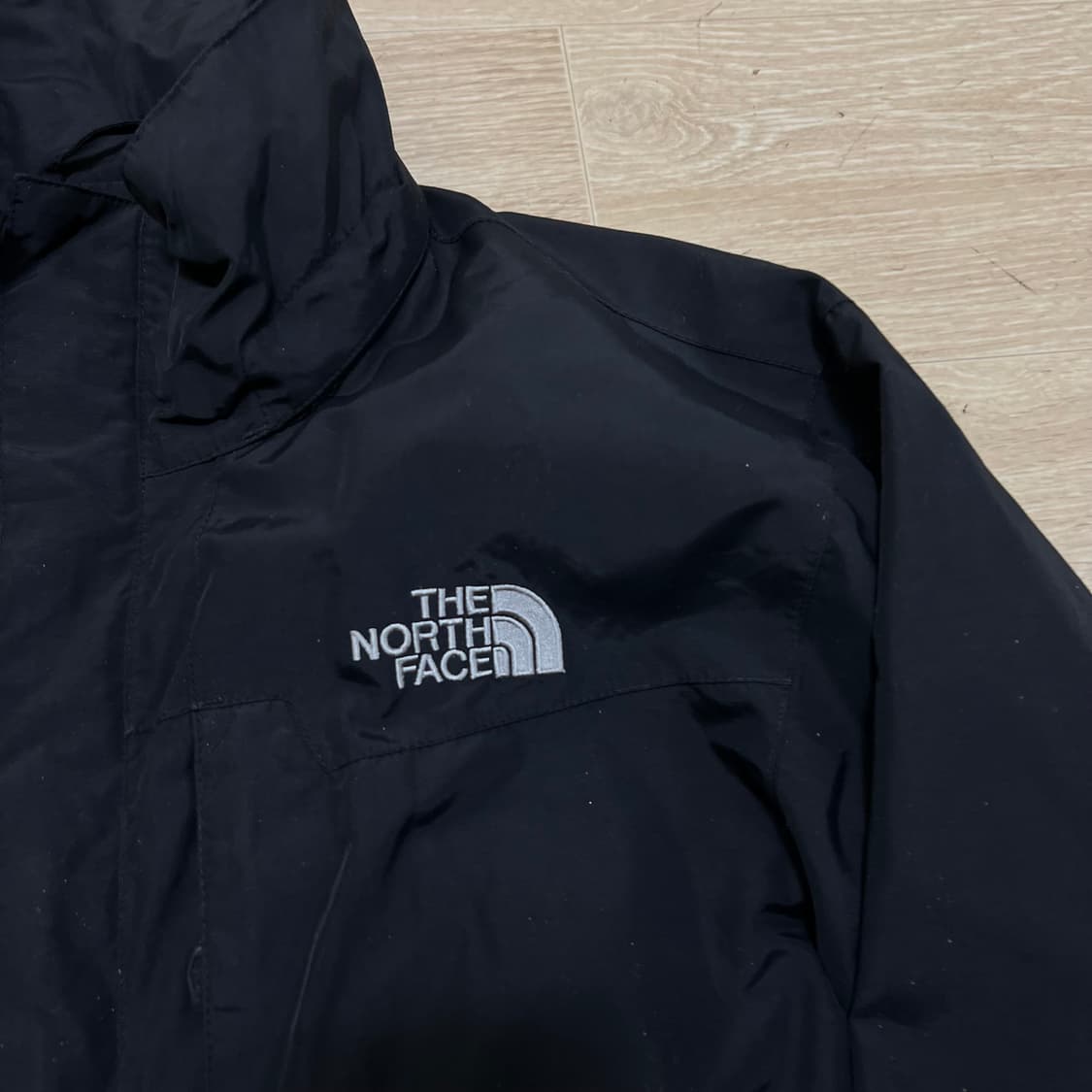 노스페이스 스탠드넥 로고 자수 바람막이 자켓 [블랙] M/95 상품이미지4