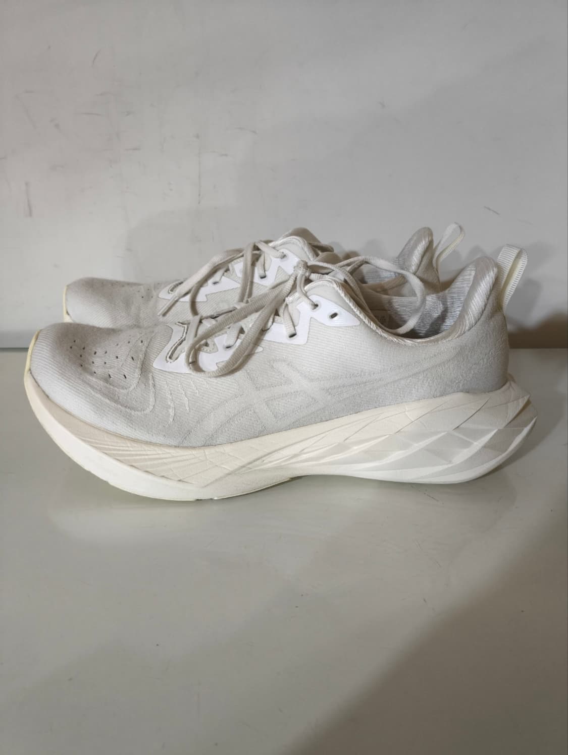 290mm 아식스 노바블라스트4 화이트 런닝화  상품이미지1