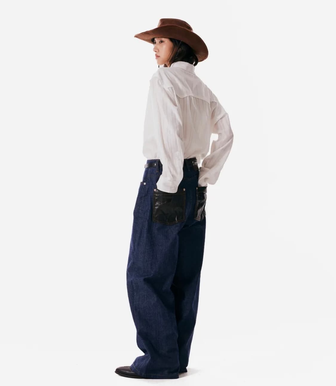 아캄 레더 패치 데님 팬츠 블루 2사이즈 상품이미지4