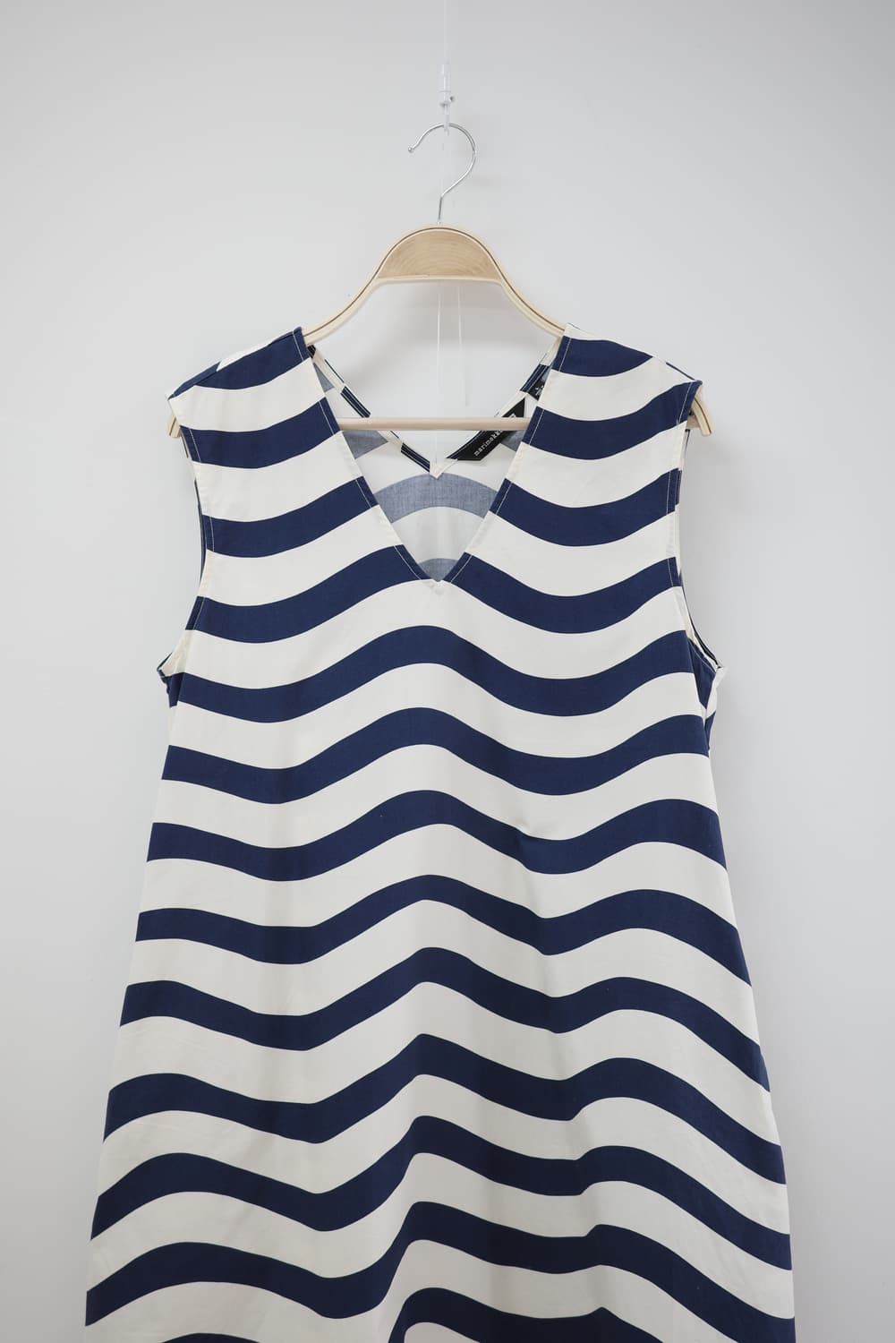 uniqlo marimekko
• 마리메꼬 콜라보 브이넥 플레어 롱원 상품이미지3