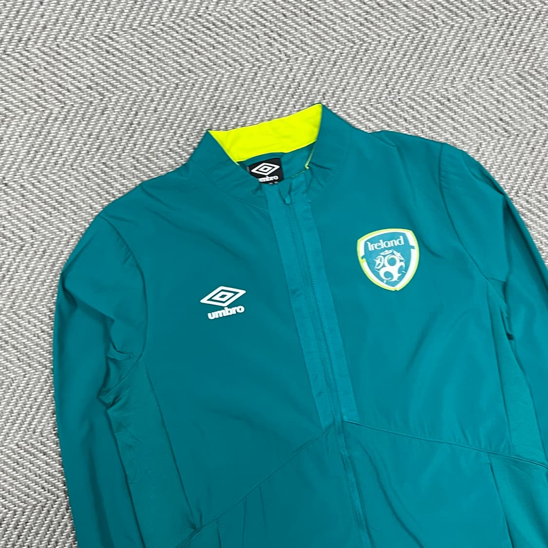 엄브로 아일랜드 바람막이 v0720 상품이미지3