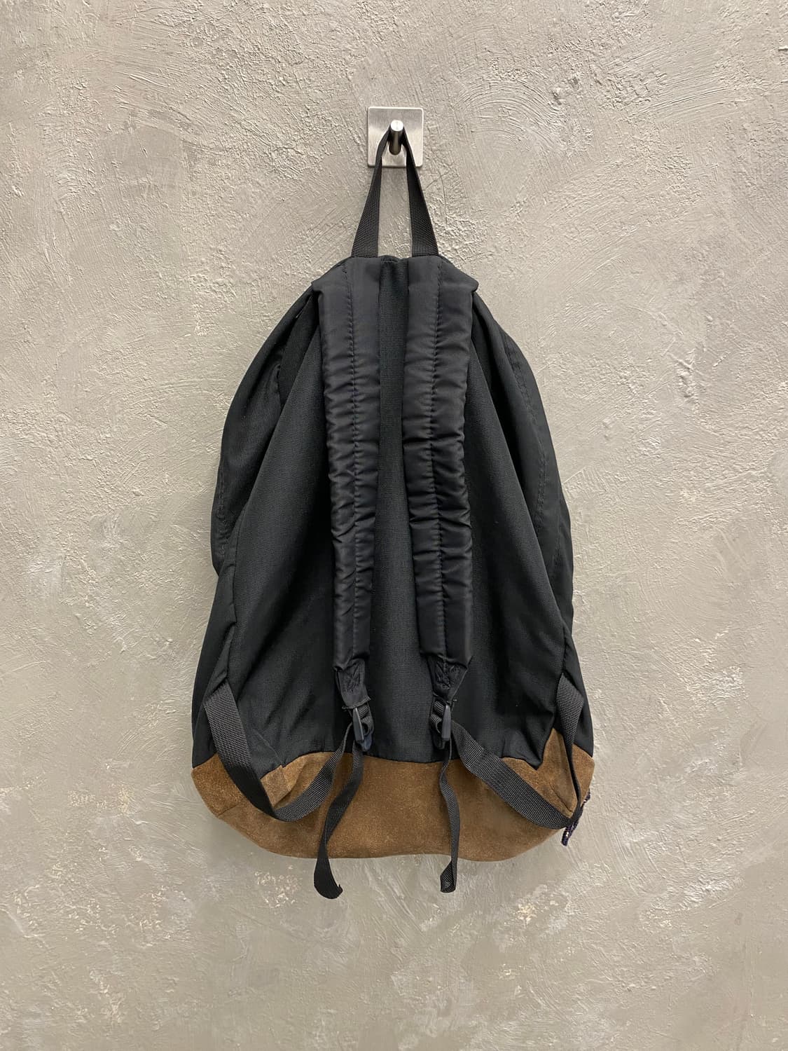 [33*52] Jansport 잔스포츠 스웨이드 바텀 블랙 백팩 상품이미지6