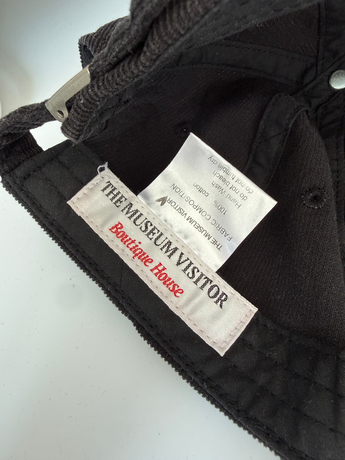 더뮤지엄비지터 모자 상품이미지2