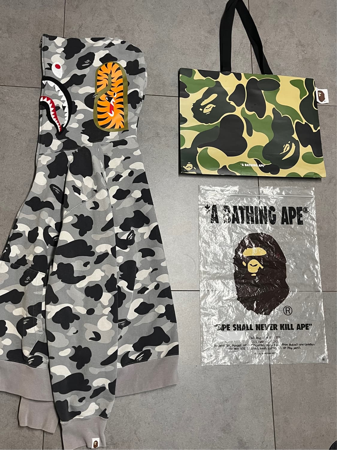 베이프 그레이 샤크 후드집업 상품이미지2