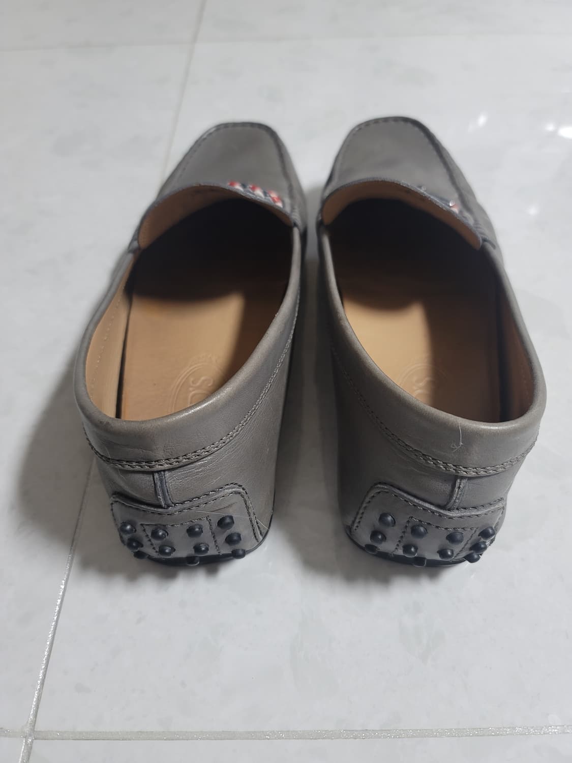 토즈 명품 로퍼 8사이즈 남성 270사이즈 상태굿

 상품이미지2