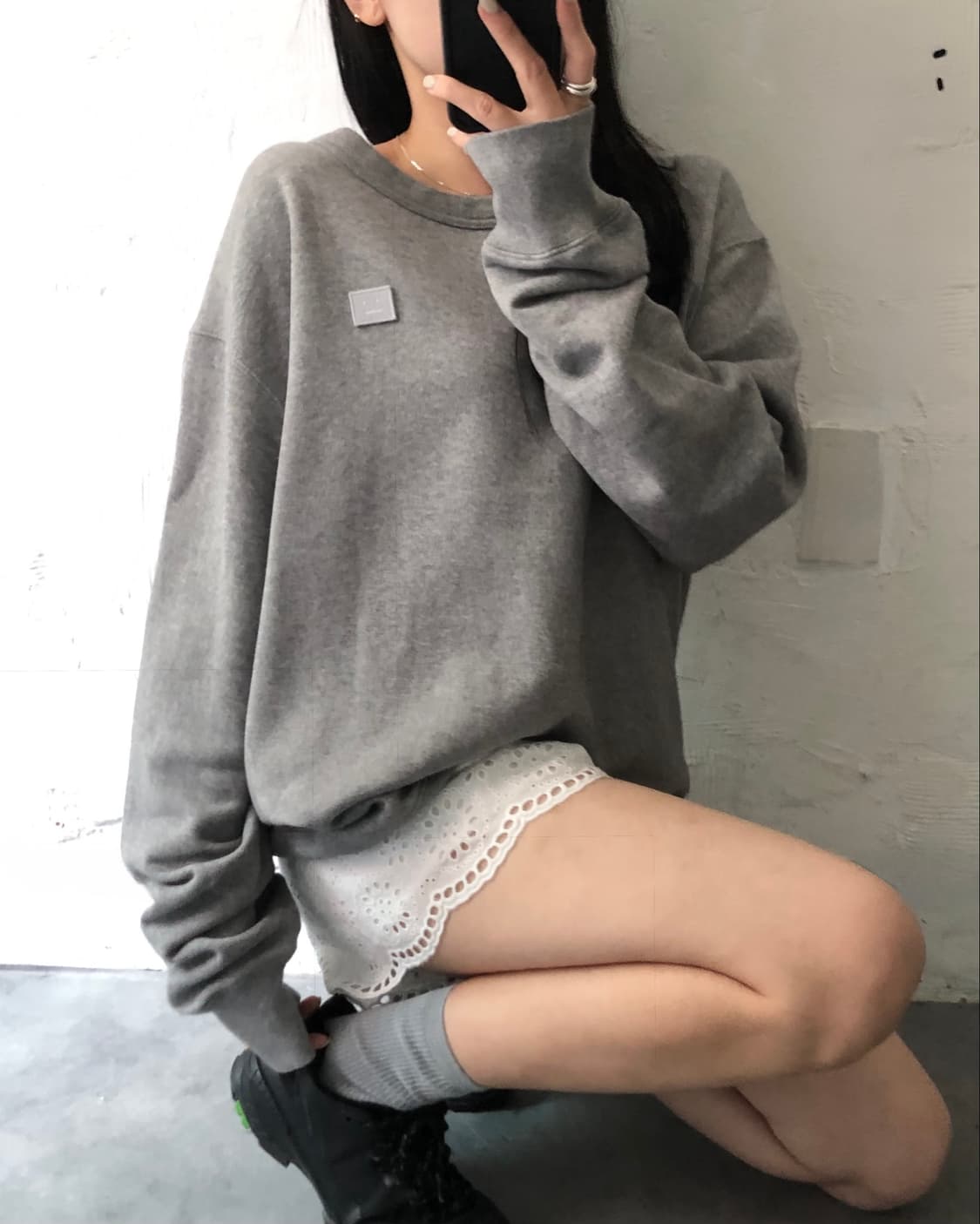 Acne Studios 아크네 스튜디오 페이스로고 그레이컬러 맨투맨 상품이미지3