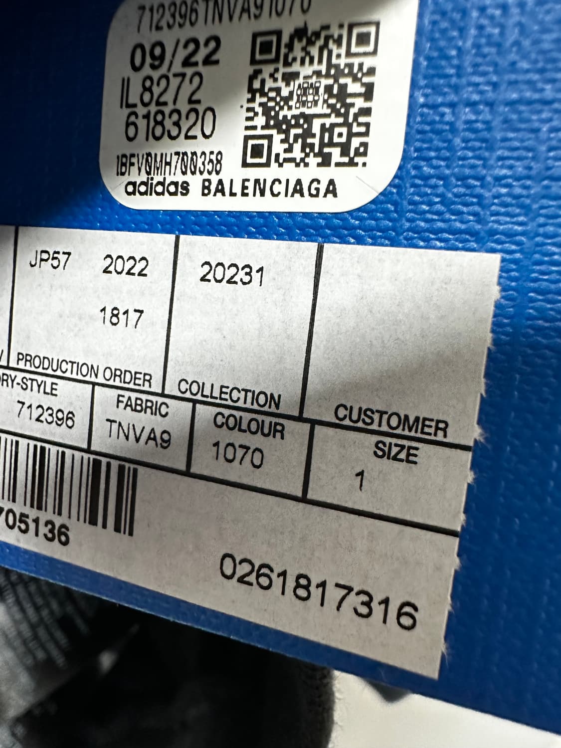 발렌시아가 x 아디다스 라지 후드티(크롭오버핏) 상품이미지7