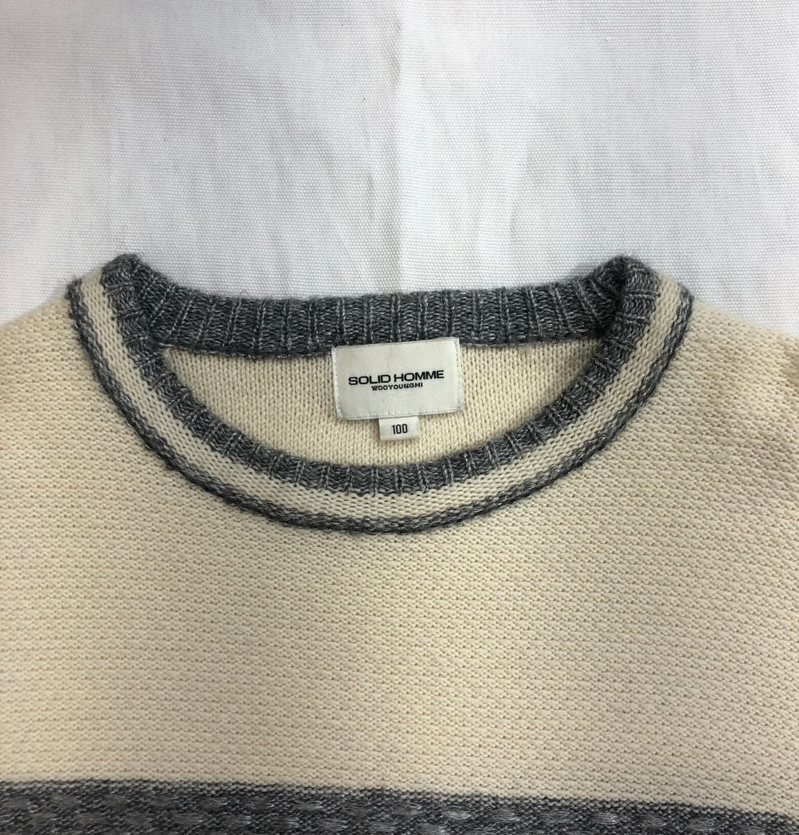 우영미 솔리드옴므 화이트 그레이 니트 상품이미지5