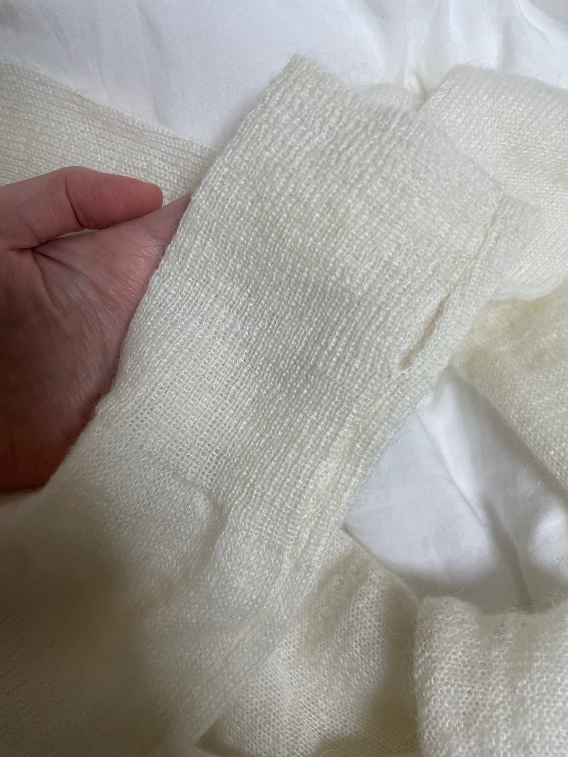 아모멘토 sheer hooded knit ivory 상품이미지6