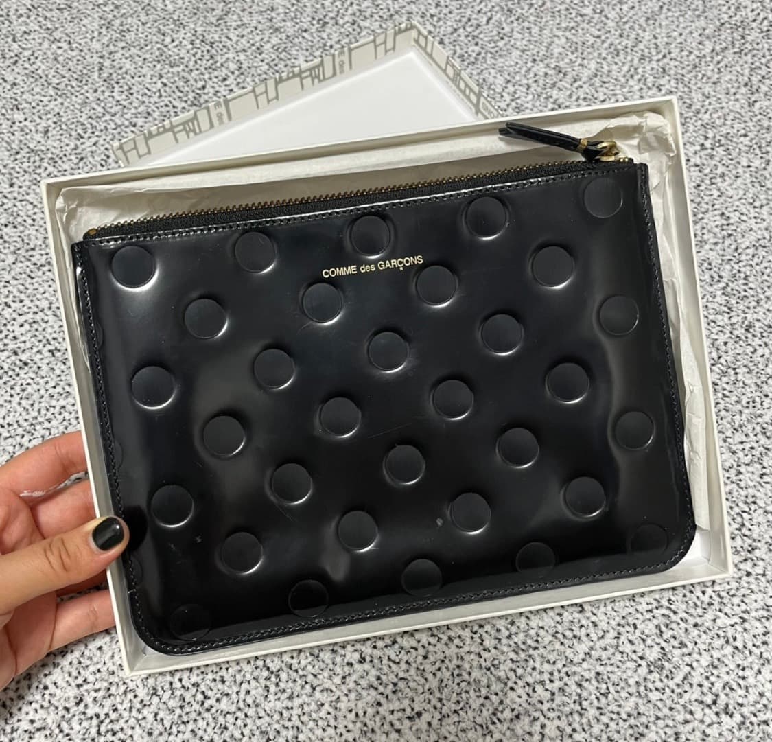 꼼데 음각 파우치 상품이미지1