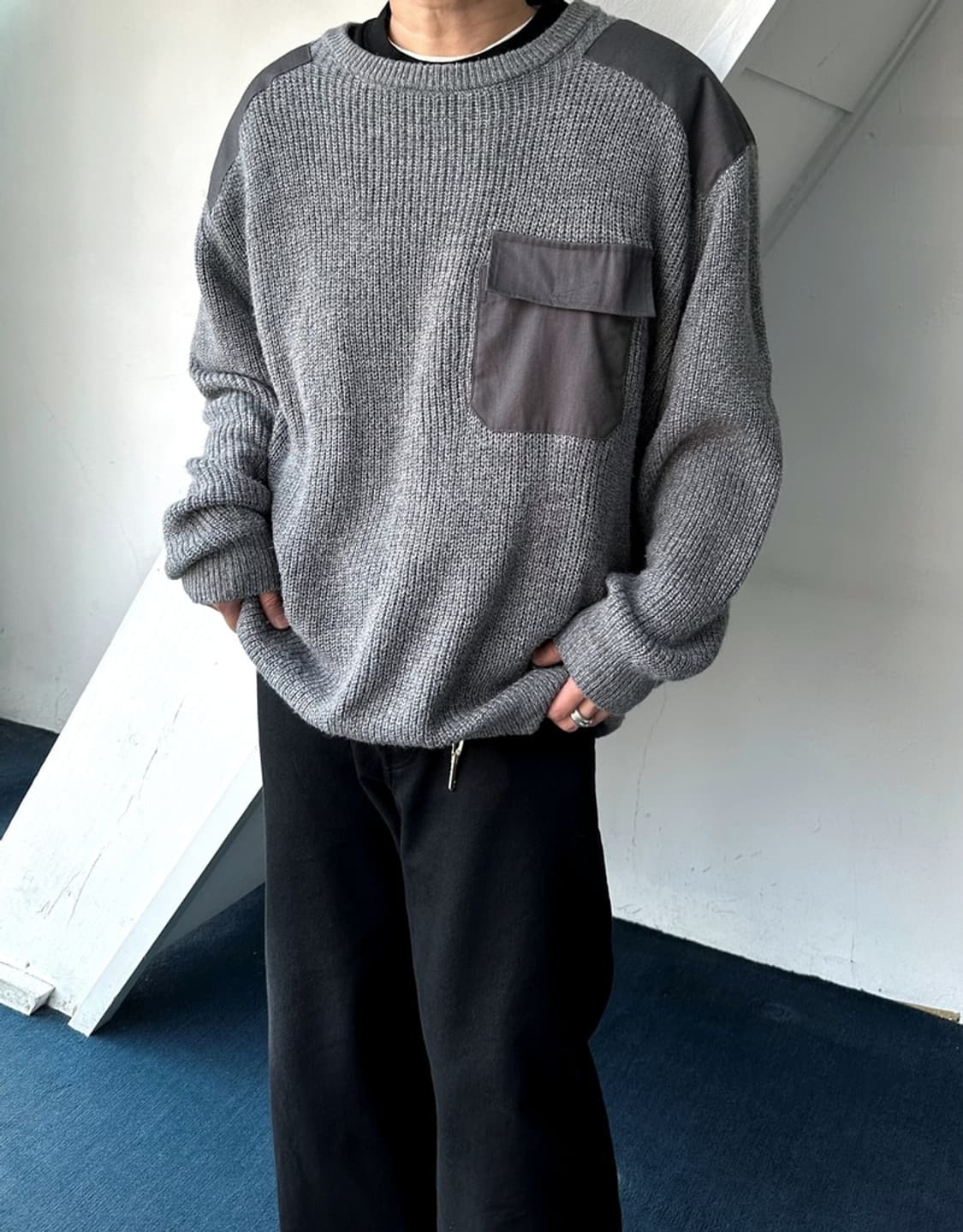 Patch design over knit P/O 상품이미지9