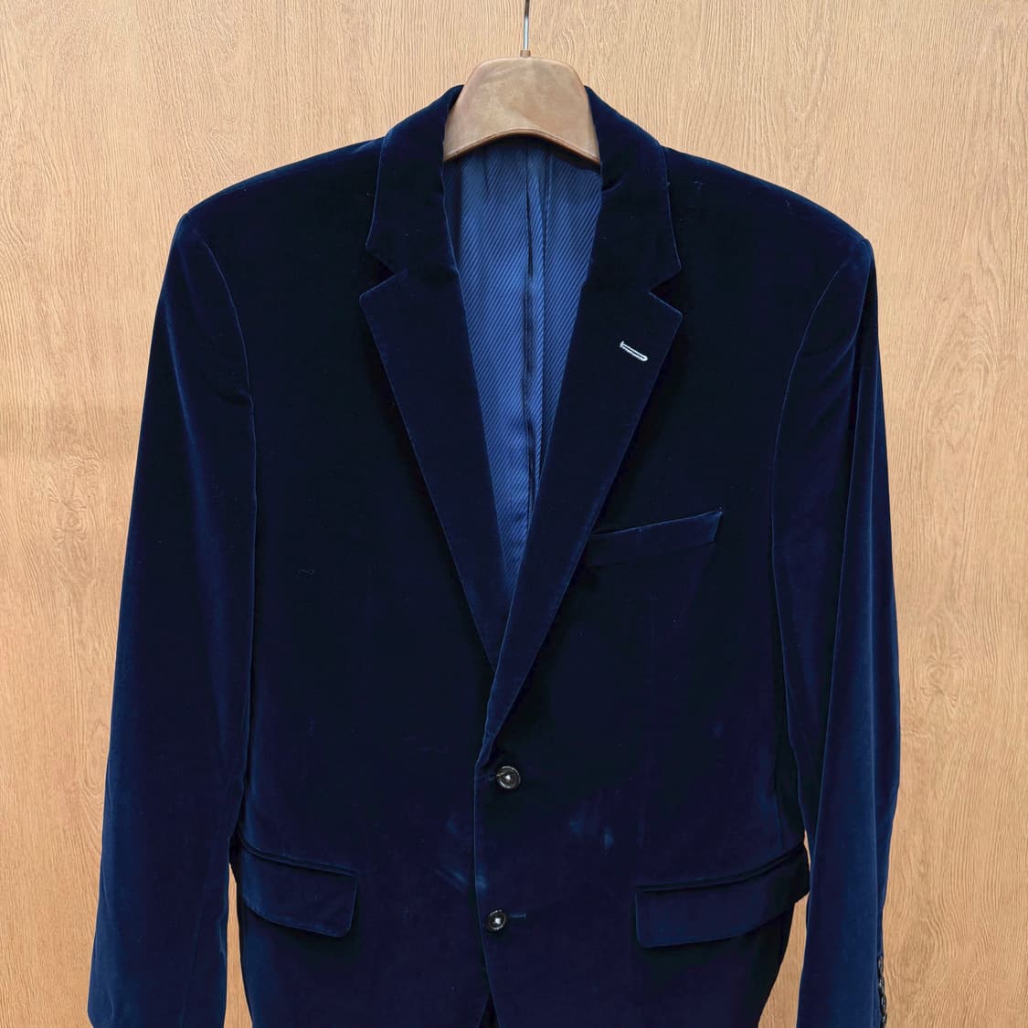휴고 보스 벨벳 테일러드 자켓 투 버튼 체스트 플랩 포켓 디테일 블루 상품이미지4